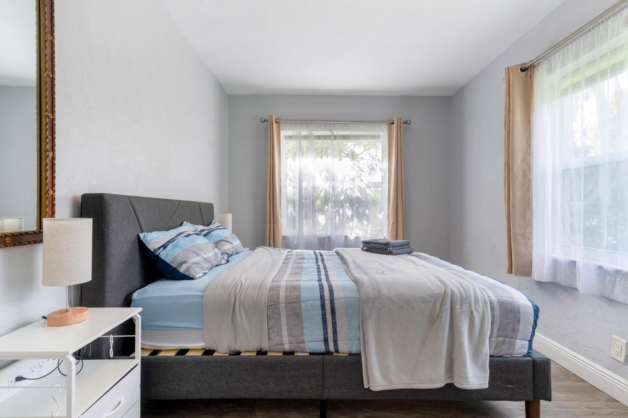 Hollywood Peaceful Hostel Bagian luar foto