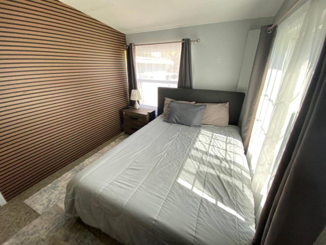 Hollywood Peaceful Hostel Bagian luar foto